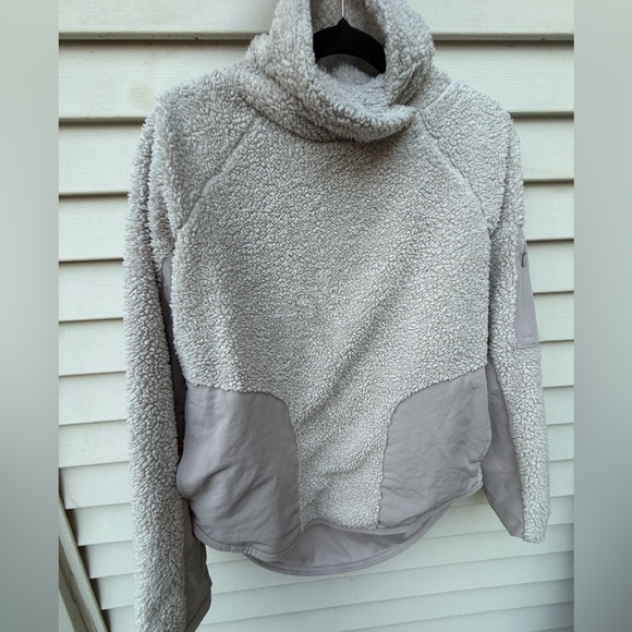 Cozy Gray Sherpa Pullover Nike XS - Picture 1 of 9